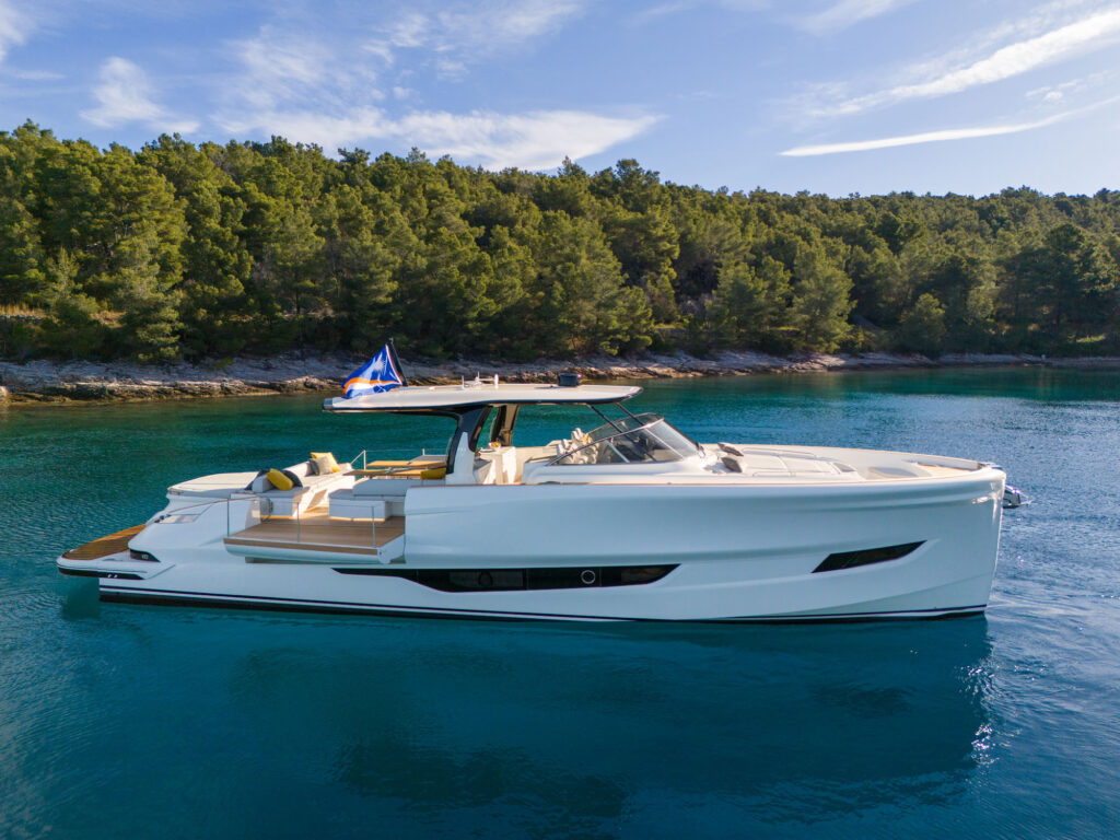 Solaris 60 - Photo Courtesy of SeaNet Yachts